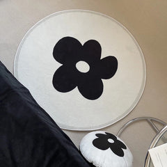 Black and White Daisy Rug