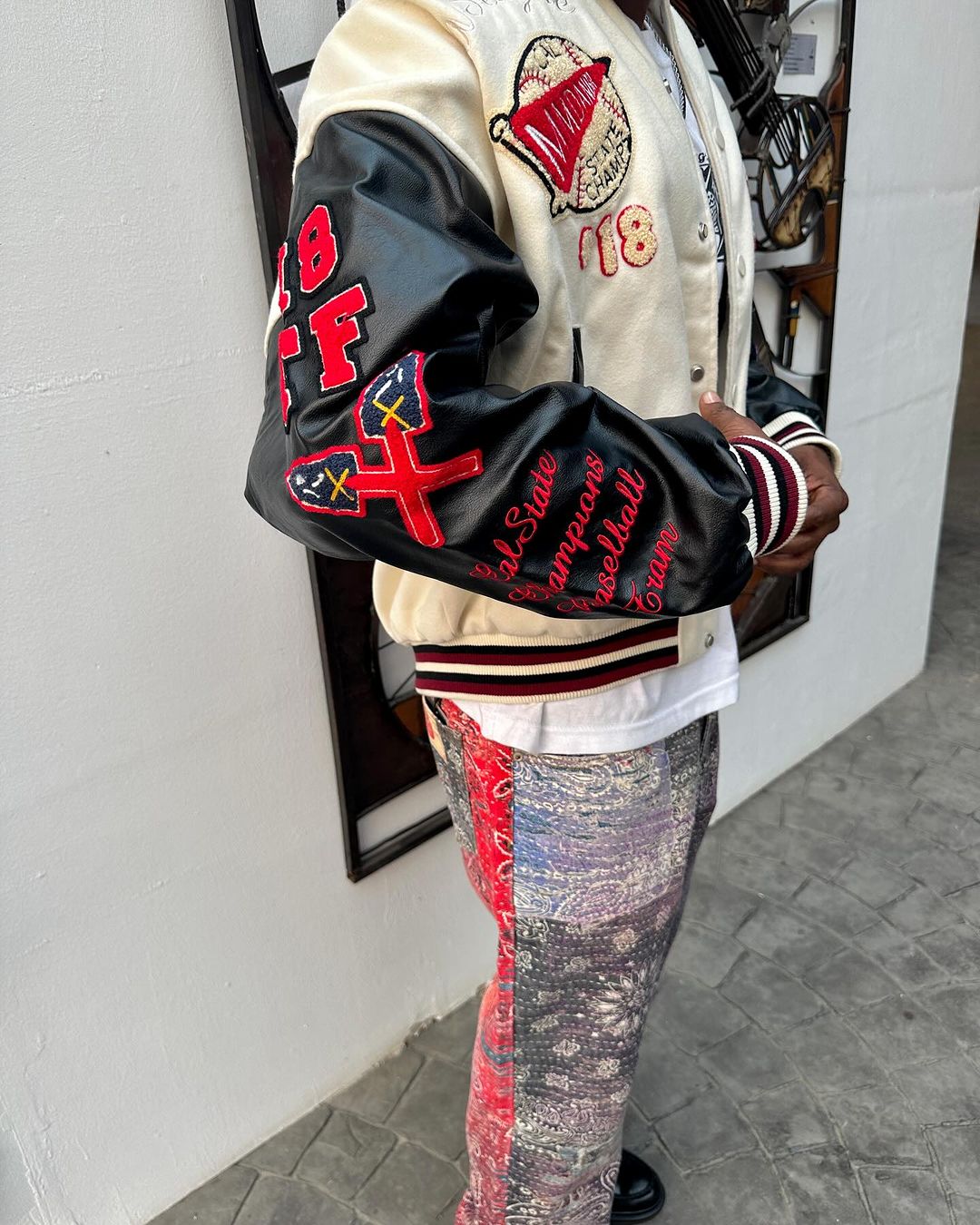 American Patchwork PU-Lederärmel bestickte Alphabet-Baseballjacke-1819 