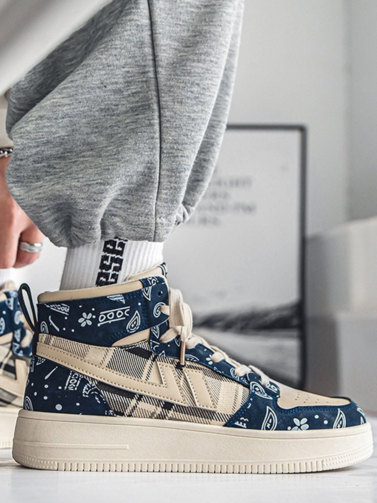 Chaussures de sport montantes à plateforme et motif fleur de cajou 
