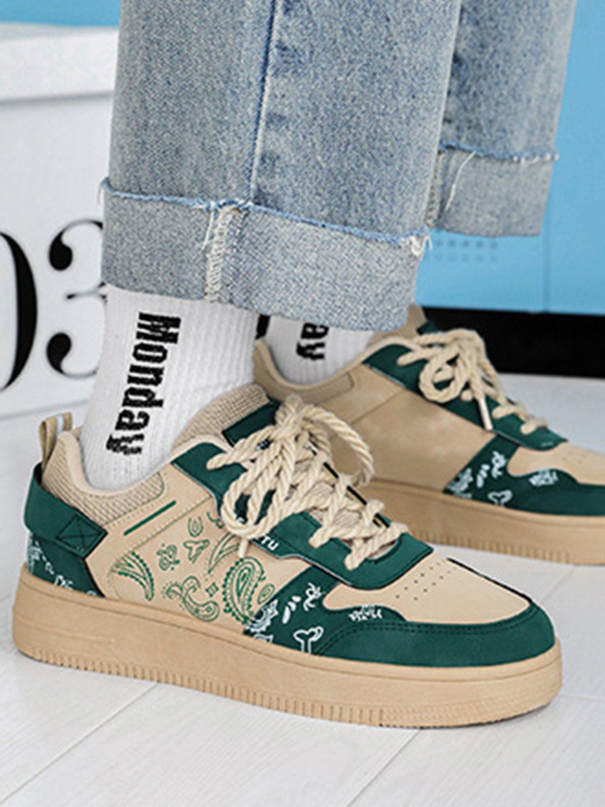 Cashew Flower Print Men Shoes