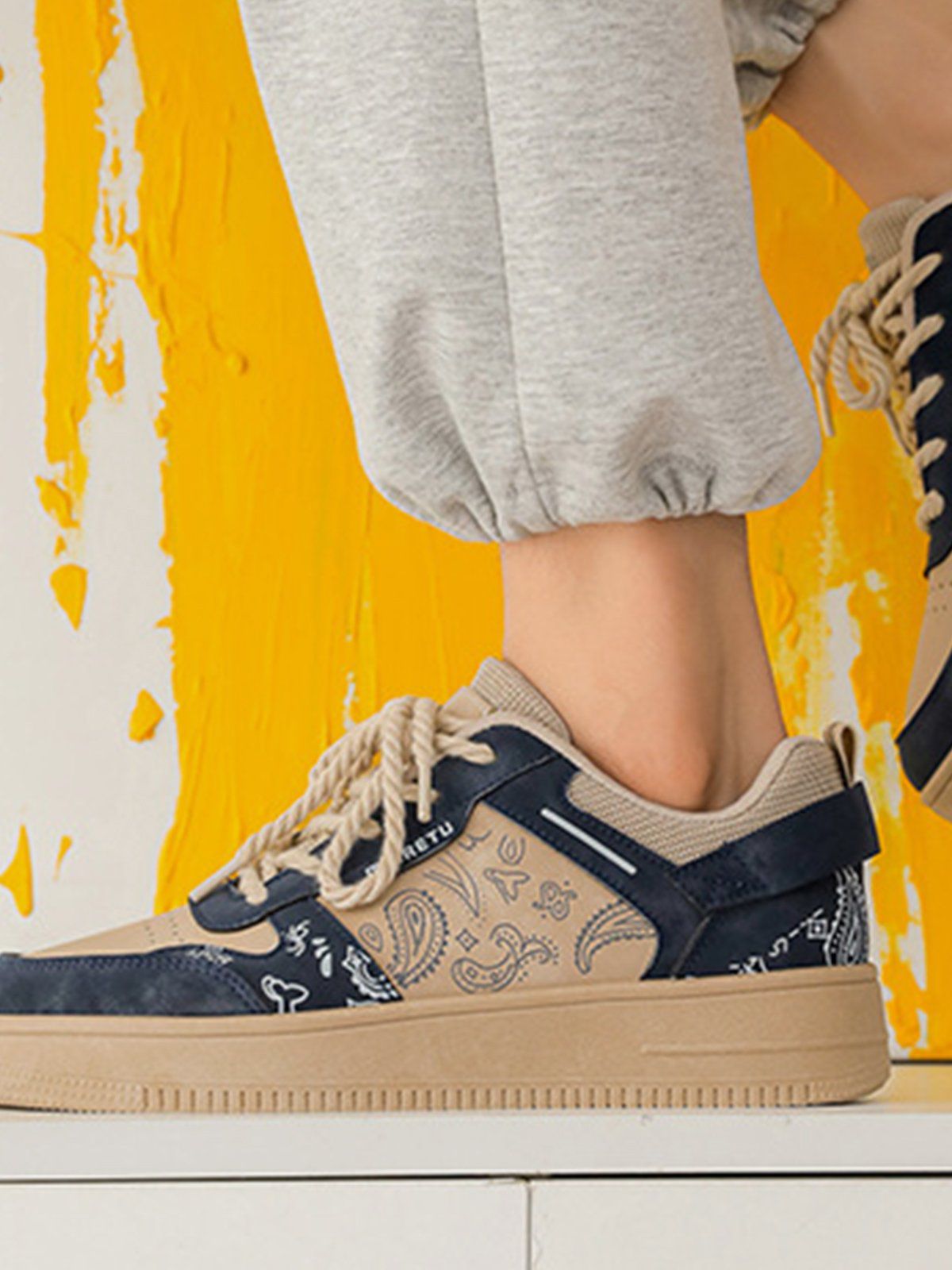 Cashew Flower Print Men Shoes