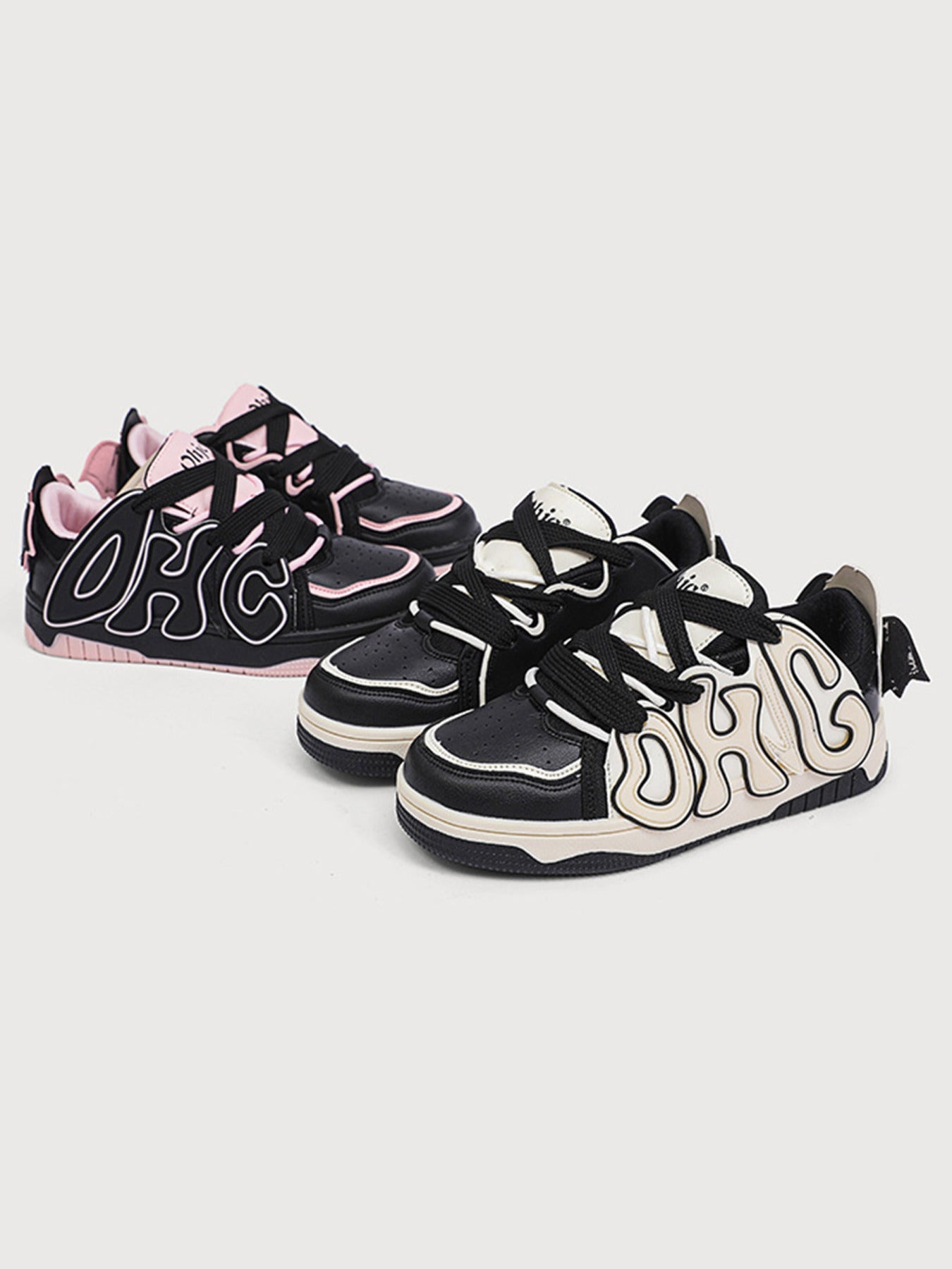 Farbcodierte Buchstaben Paar Skateschuhe 