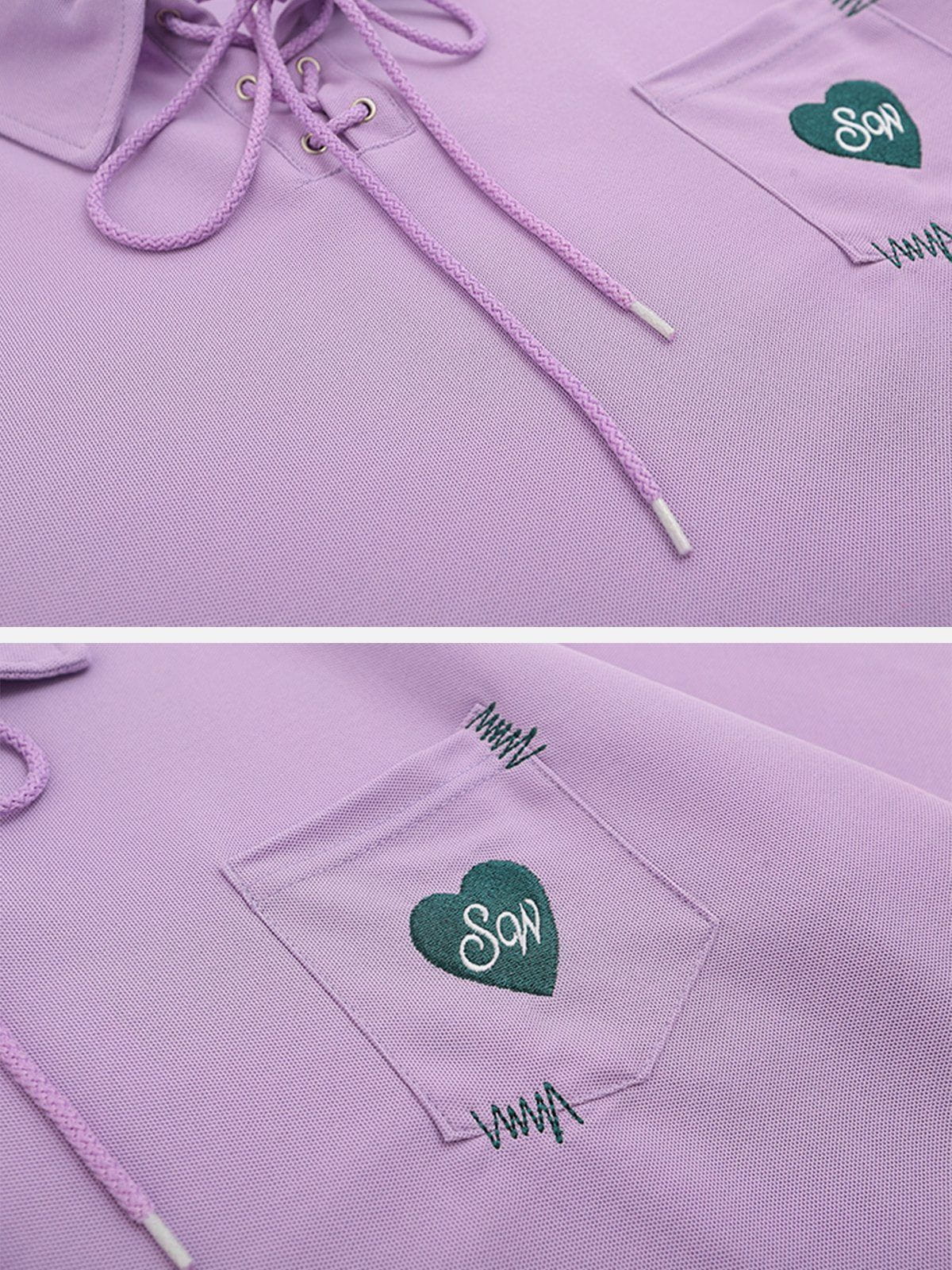 T-shirt à col polo et bretelles brodées 