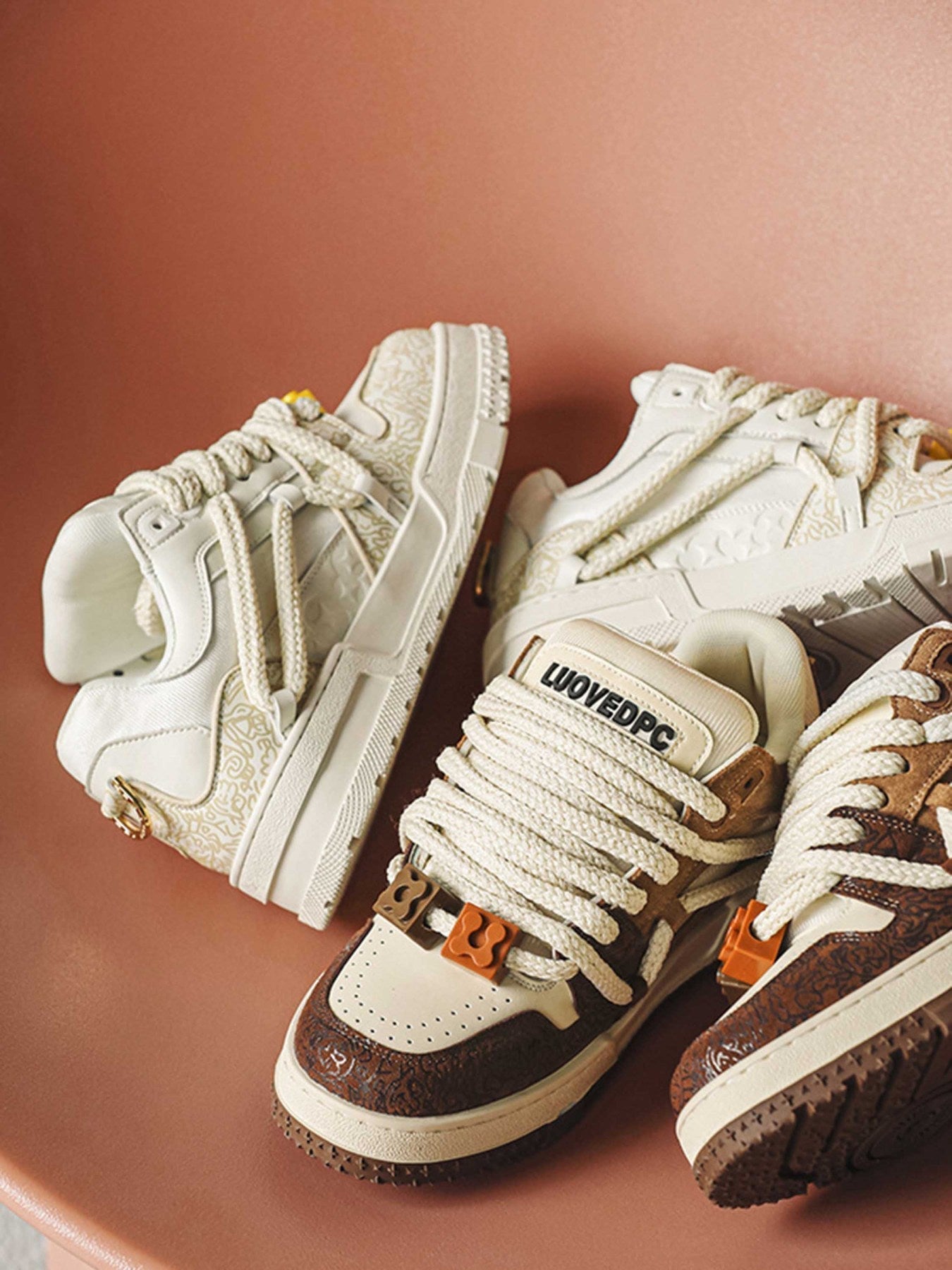 Mit lässigen Sneakers geht alles – 1931 