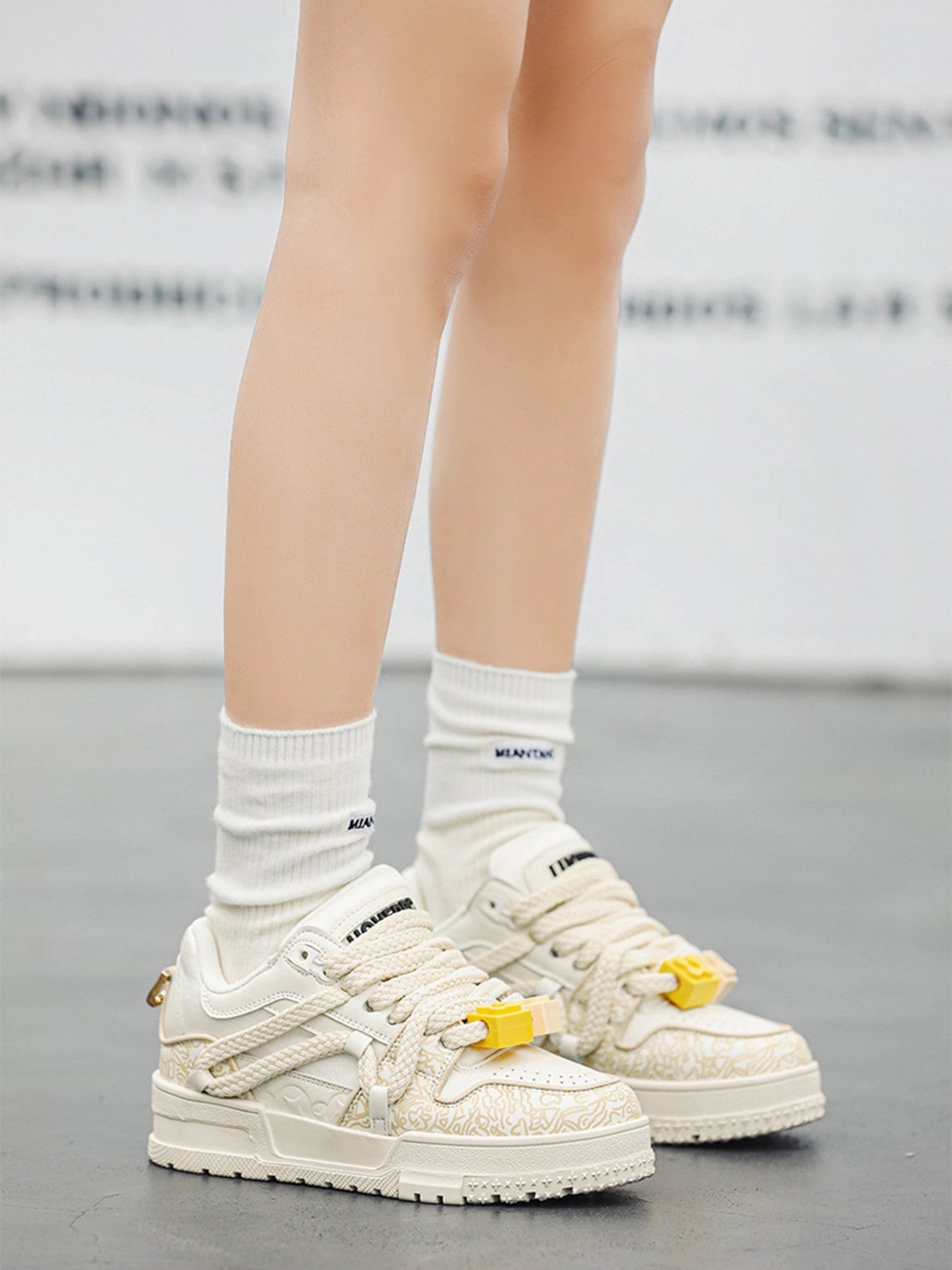 Mit lässigen Sneakers geht alles – 1931 