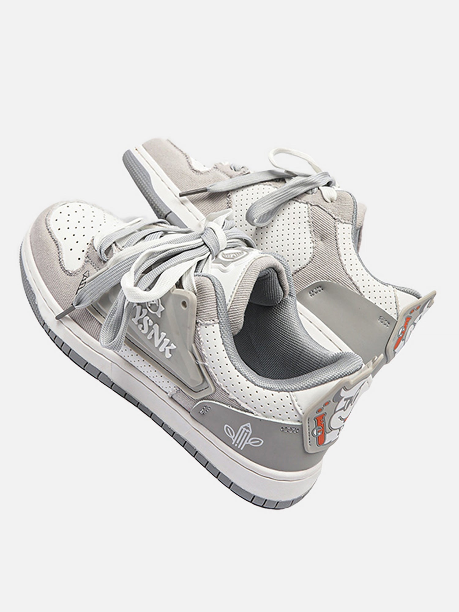 Zu lässigen Sneakers passt alles 