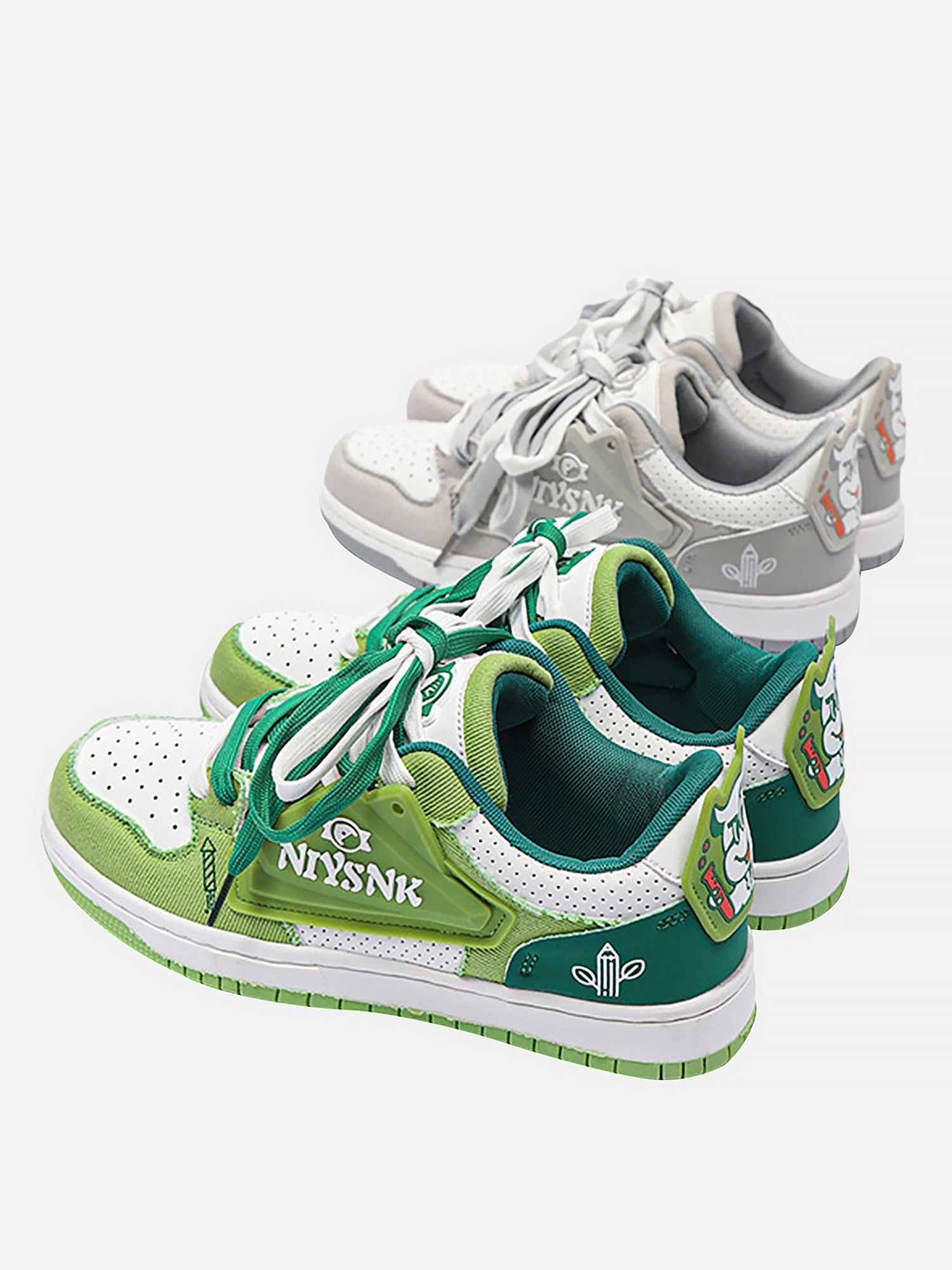 Zu lässigen Sneakers passt alles 
