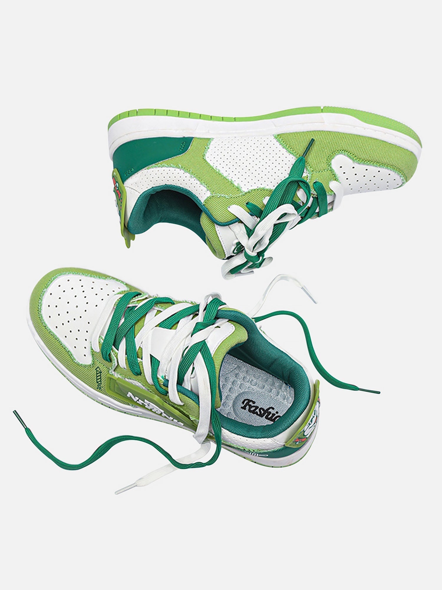 Zu lässigen Sneakers passt alles 
