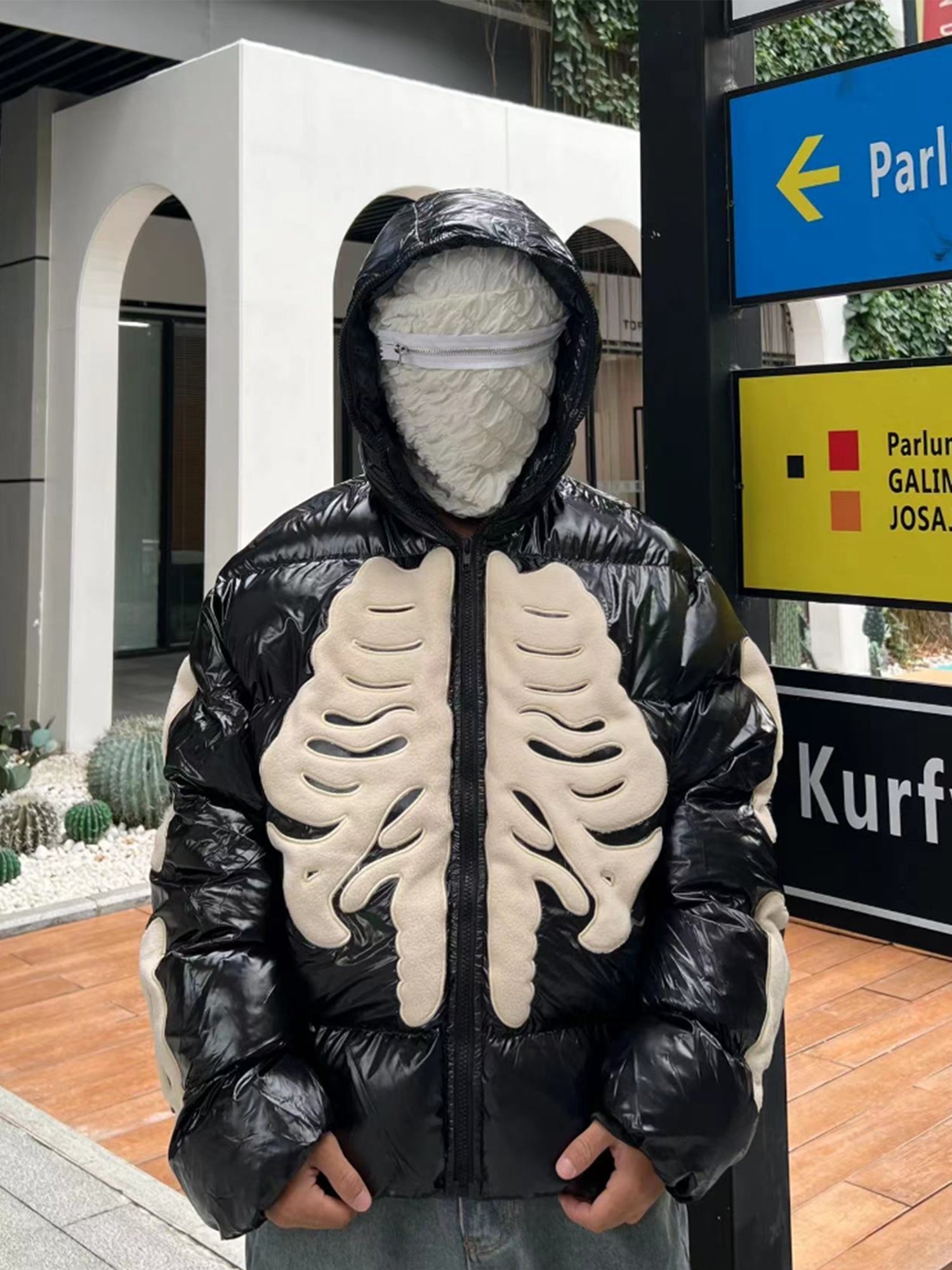 Veste en coton floquée et brodée motif squelette - 1977 
