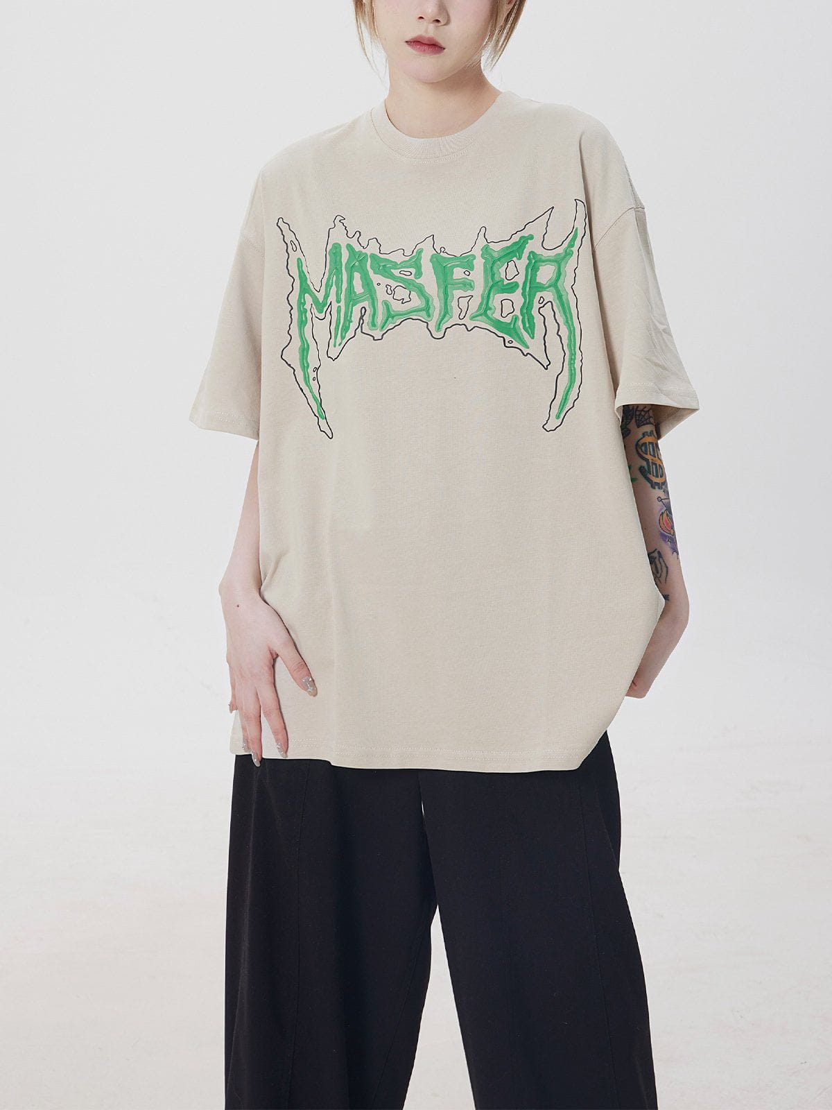 T-Shirt mit Gothic-Alphabet-Print 