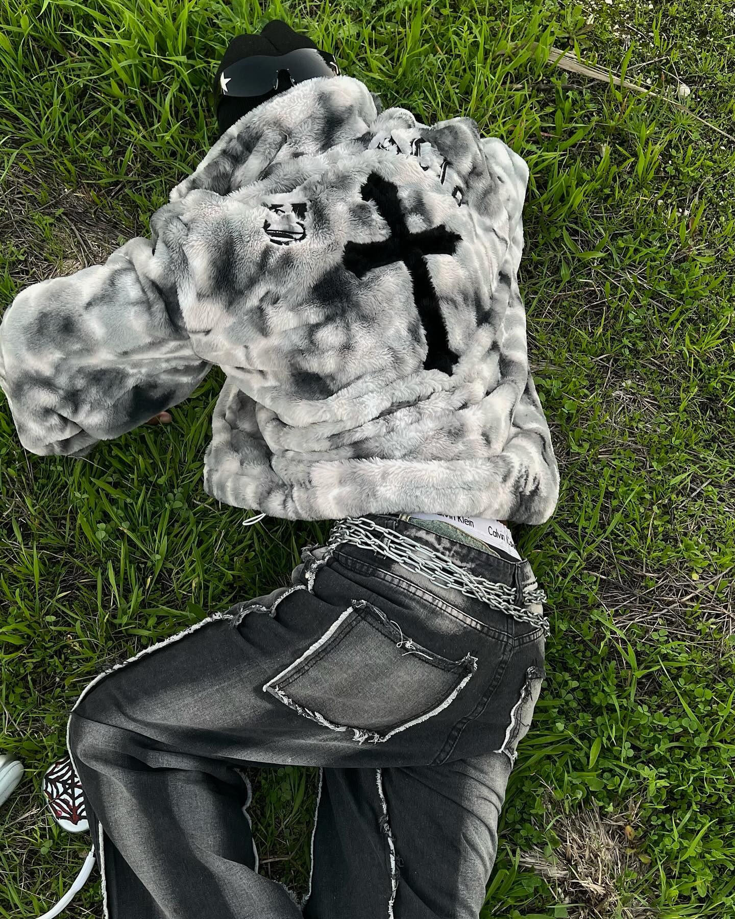 Gradient Plush Cross Embroidered Lambswool Jacket - 1558