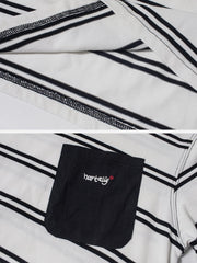 T-shirt rayé à poche plaquée 