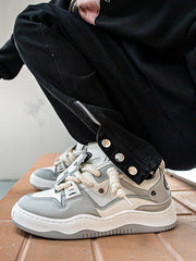 Die Nische Thick Bottom Hundred mit Boardschuhen 