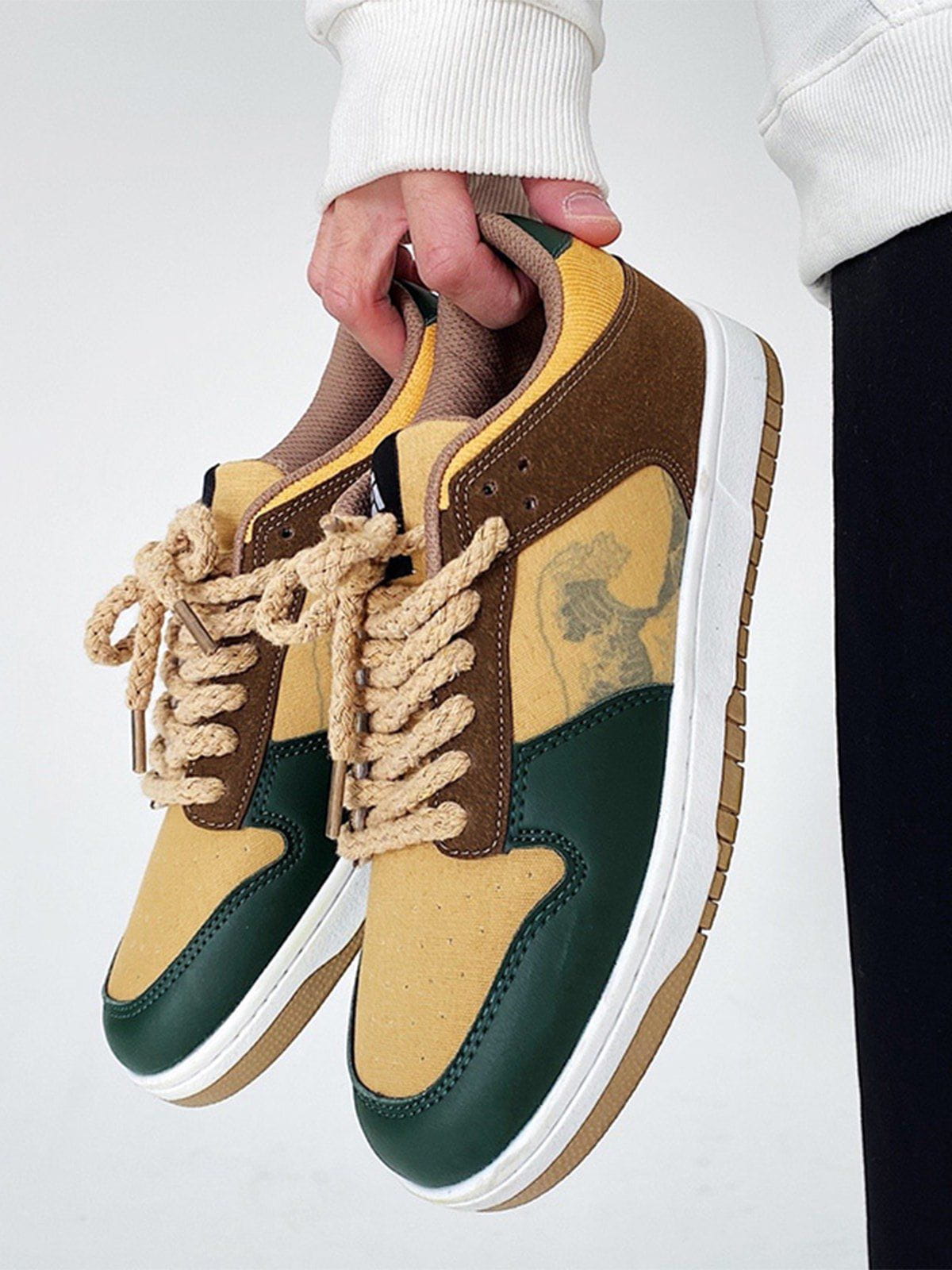 Vintage Wave Print Skate Shoes