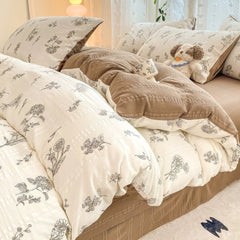 Floral Print Vintage Creamy Bedding Set