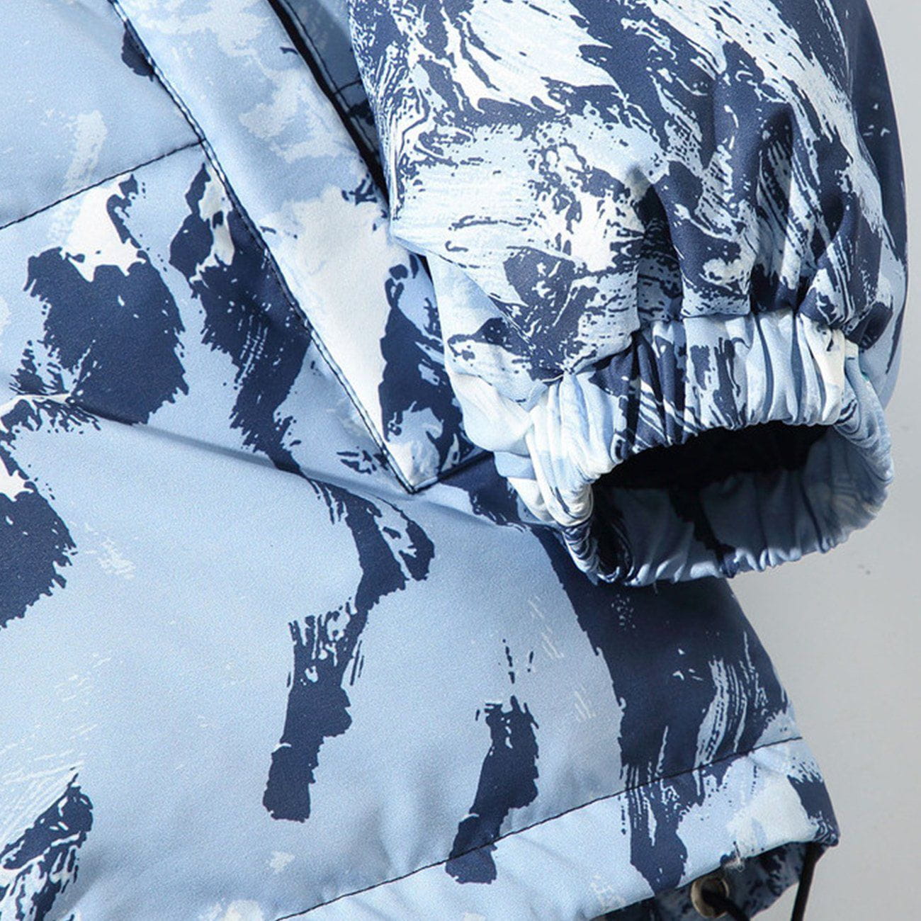 Printed Snow Mountain Hooded Puffer Jacket