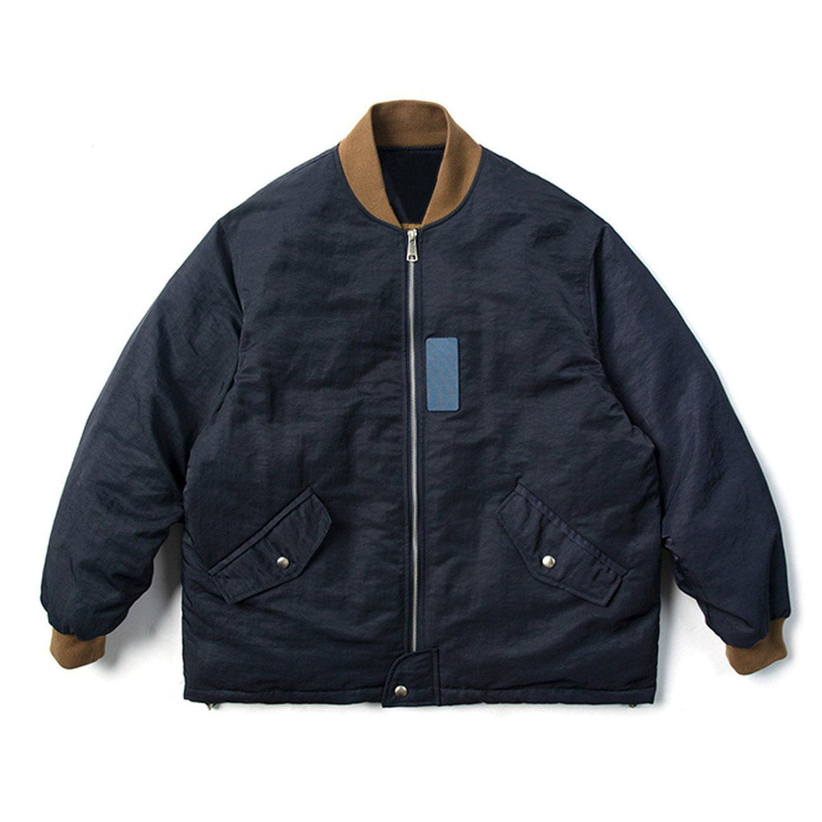 Pufferjacke mit Nähten in reinen Farben