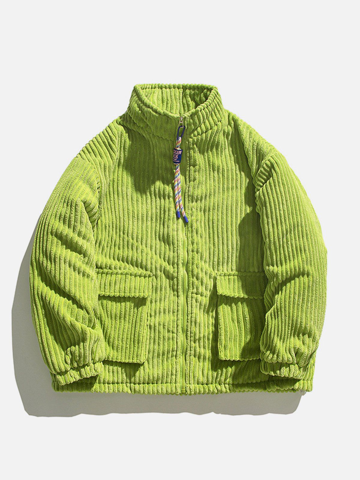 Wintermantel aus einfarbigem Cord mit übergroßen Taschen