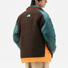 Wintermantel mit kontrastfarbenen Nähten