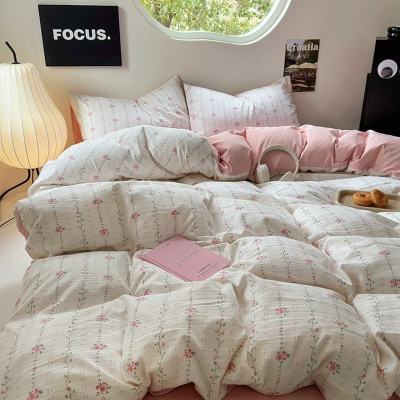 Pale Pink Thin Floral Stripes Bedding Set