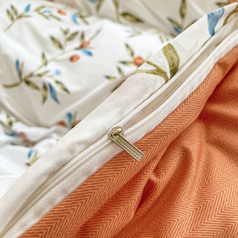 Vintage Red Berries Print Bedding Set